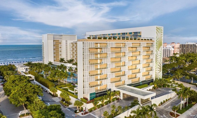 Marco Island Complejo | Stunning 2-bedroom Beachfront Resort on Marco Island, Florida