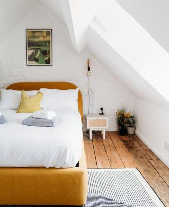 Malmesbury Casa | Stunning 2BD in the Heart of Malmesbury!