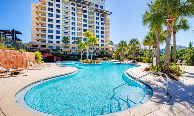 Four Mile Village Condominio | Stunning 2BR/2BA Luau Condo at Sandestin Resort – 5-Min Walk to the Beach!