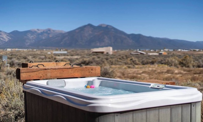 Taos Casa | Stunning 2BR Home in El Prado - Hot Tub - Views