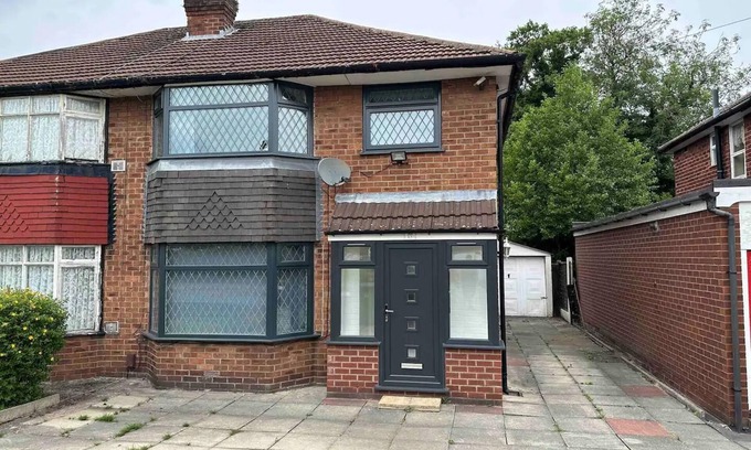 Cheadle Casa | Stunning 3-Bed House in Cheadle