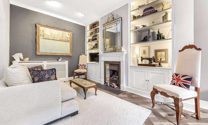 Sands End Casa | Stunning 3 bedroom, 2.5 bath terraced house in the Fulham with a private garden