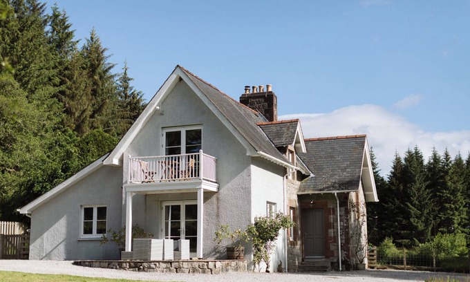 Castle Douglas Cabaña | Stunning 3 bedroom Cottage on a private estate in SW Scotland