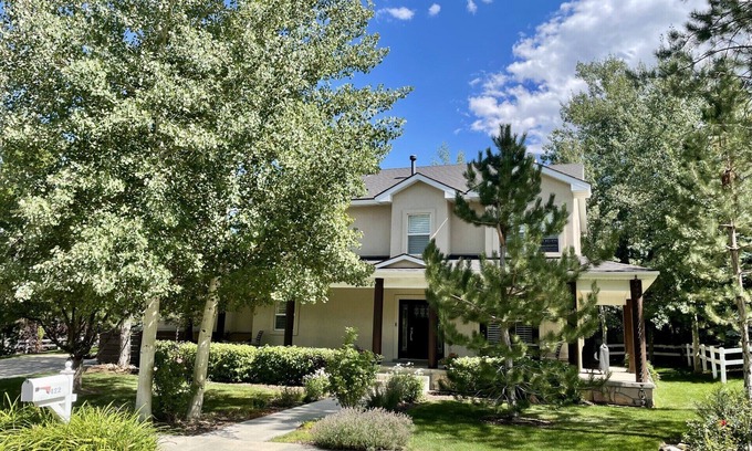 South Snyderville Basin Casa | Stunning 3 bedroom ski house near The Canyons Base of Park City!