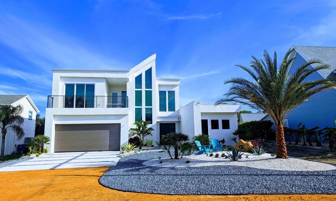 Ormond-by-the-Sea Casa | Stunning 3-bedroom Contemporary Catagory 5 Hurricane home in Ormond by the Sea