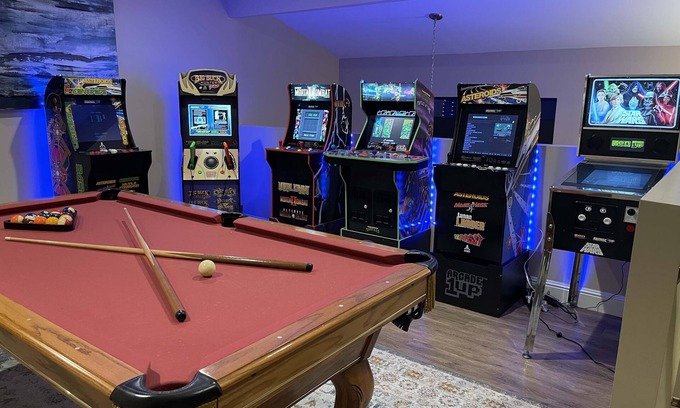 South San Francisco Casa | Stunning 3BR: Pool Table, Arcades, Chic Comfort
