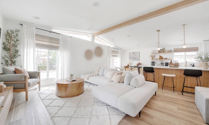 Garden Grove Casa | Stunning 3bed/2b Family Oasis with Golf Green Near Disney and Beaches