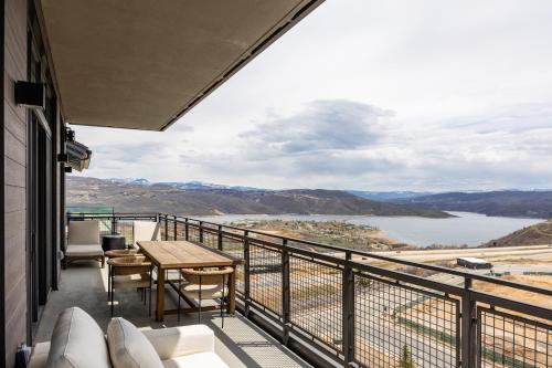 Park City Apartamento | Stunning 3BR in New Deer Valley East Village Ski, Dine, and Relax! Sleeps 8, Modern Amenities