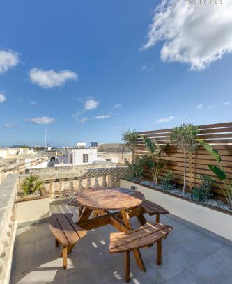 Paola Apartamento | Stunning 3BR Townhouse with Private Rooftop Access by 360 Estates