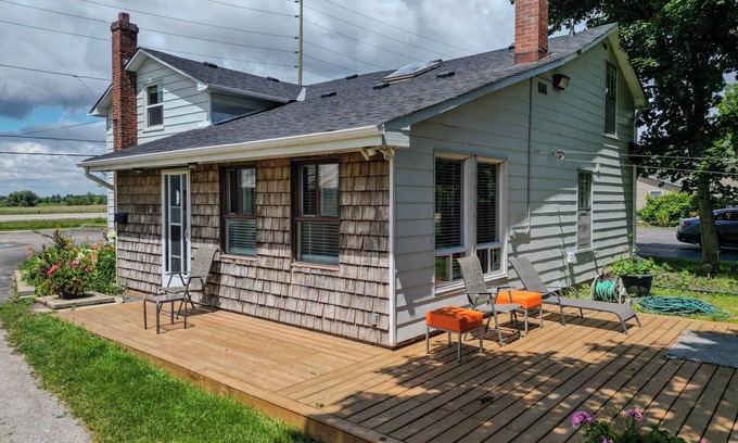 Vaughan Casa | Stunning 4 Bed 2 Bath Farm Home - On 2.5 Acres - Fully Furnished with WIFI!