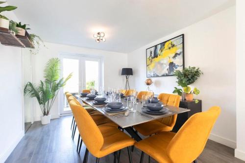Cheltenham Casa | Stunning 4 Bed 3 Bathroom Home