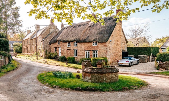 Chipping Norton Cabaña | Stunning 4-Bed Thatched Cottage in Oxfordshire