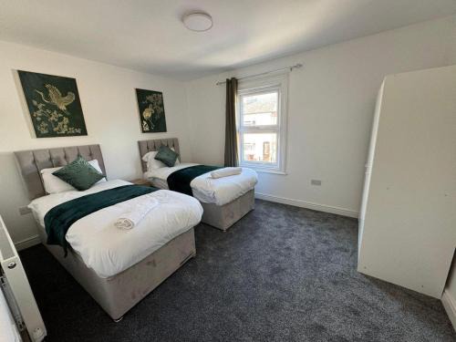Reading Casa | Stunning 4 BED House for Contractors & Holiday Makers