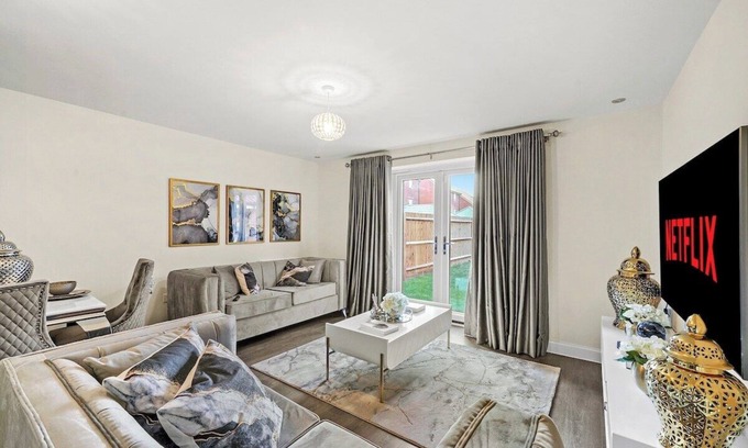 Leicester Apartamento | Stunning 4 bed In Leicester with Garden & Parking!