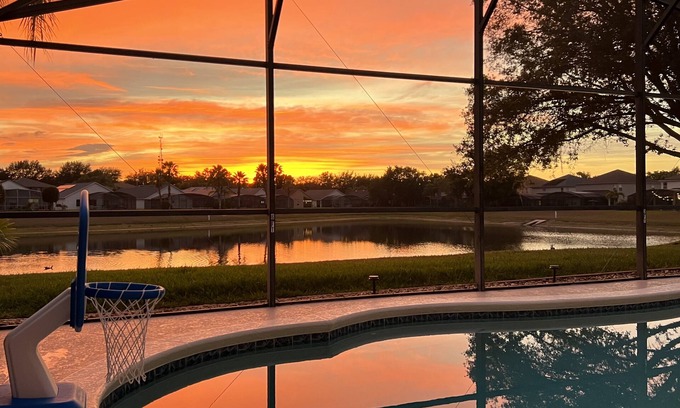 Sunrise Lakes Casa | Impresionante villa de 4 dormitorios en Orlando, piscina orientada a S / W con vista al lago cerca de Disney