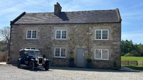 Winkhill Casa | Stunning 4 Bed Peak District Farmhouse - Alton Towers, Scarefest, Polar Bears, Chatsworth