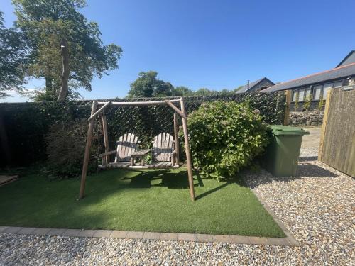 Lanhydrock Casa | Stunning 4 Bed Pet Friendly Cottage with Hot Tub