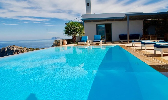 Istron Casa | Impresionante villa para 7 personas, finca privada, con vistas impresionantes, piscina infinita,