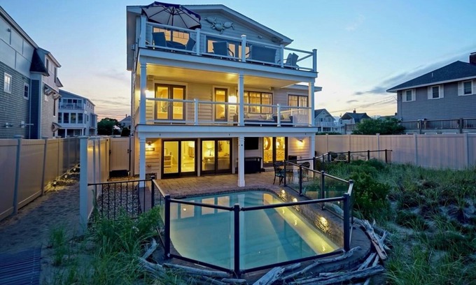 Byfield Casa | Stunning 4 bedroom 4.5 bath house right on the sand at Seabrook Beach