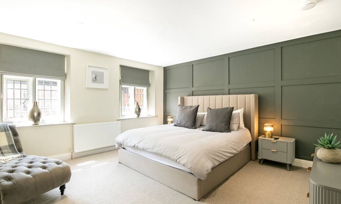 Cirencester Casa | Stunning 4 Bedroom Townhouse in Cirencester