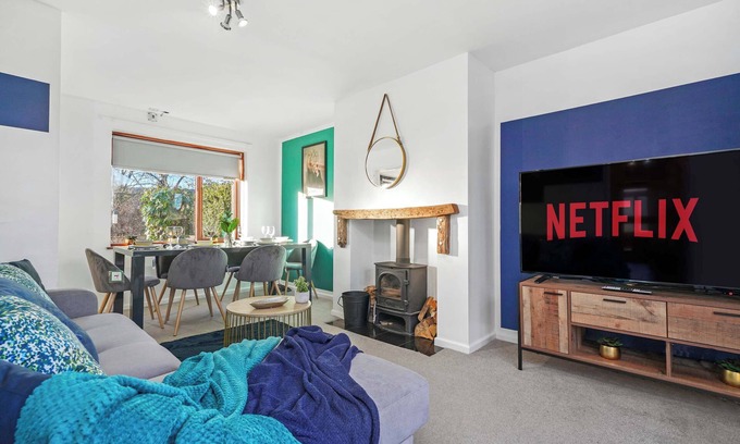 Rugby Casa | Stunning 4 Bedroom Home with Parking in Rugby