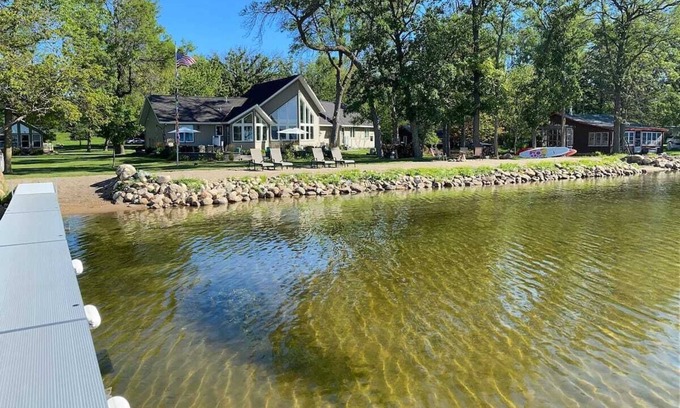 Brainerd Cabina | Stunning 4 Bedroom Lake Home close to everything!!