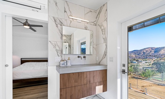 Redding Casa | Stunning 4-Bedroom Mountain Home