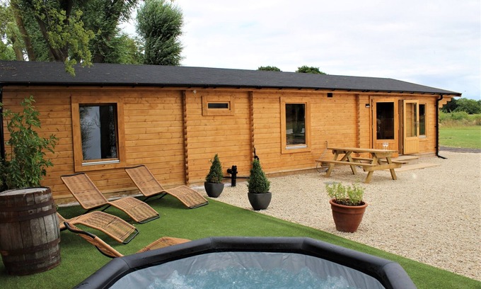 Ashton Under Hill Cabina | Stunning 5-Bed Cabin in Ashton Under Hill