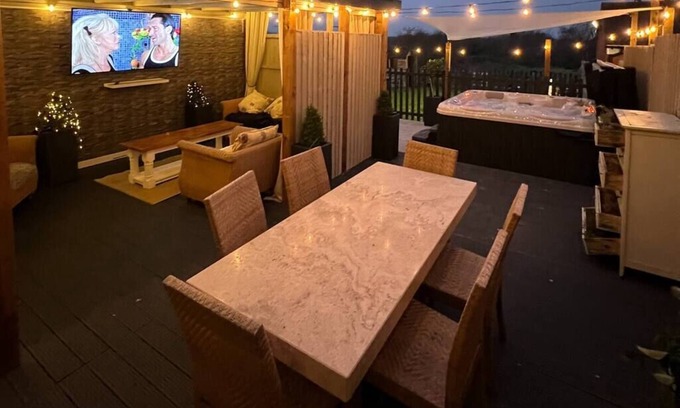 Pershore Cabaña | Stunning 5 Bed Victorian home (optional hot tub)