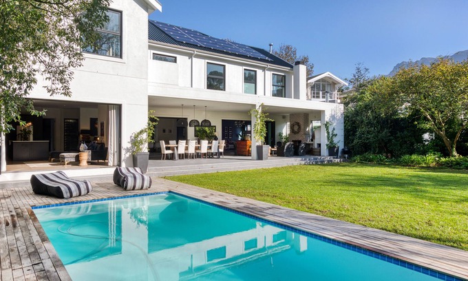 Constantia Casa | Stunning 5 bedroom Constantia family home