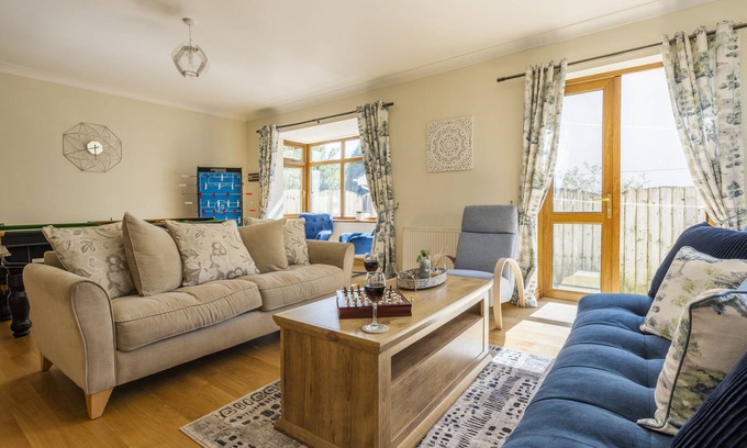 Truro Casa | Stunning 5-Bedroom Home in Truro