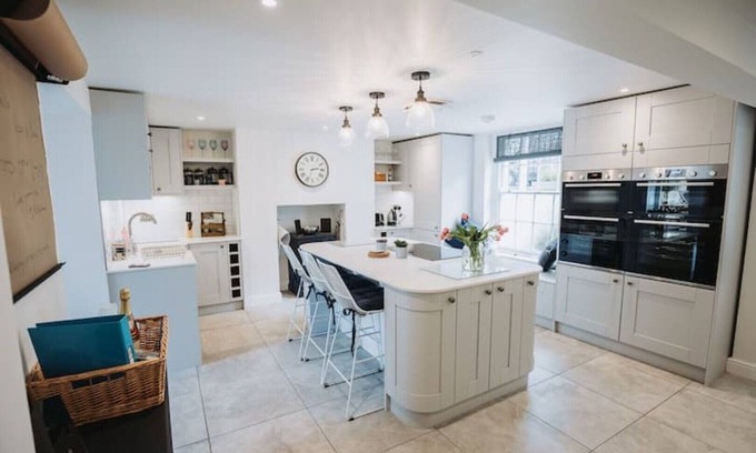 Herne Bay Casa | Stunning 5 bedroom period property by the sea