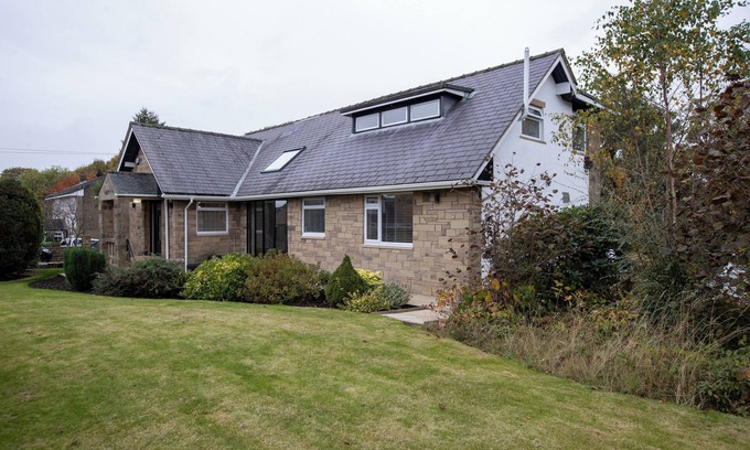 Rochdale Casa | Stunning 5-Bedroom Retreat with Bar, Hot Tub, and Expansive Garden