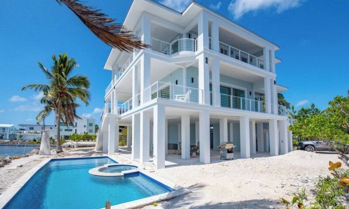 Big Pine Key Casa | Stunning 5 Bedroom Open Water Pool Home With Great Boating