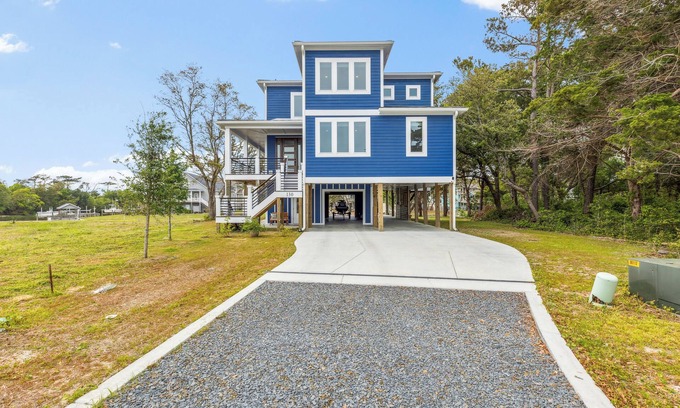 Long Beach Casa | Stunning 5Br Retreat Tucked on the Davis Canal on Oak Island - Sleeps 14!