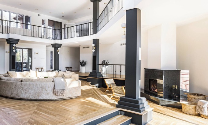 Hampton Bays Casa | Stunning 6,000 sq ft home on 1.28 private acres in Hamptons Bays, with pool.
