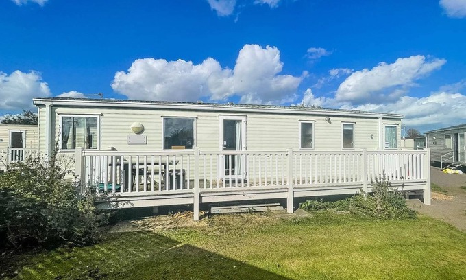 Scratby Casa | Stunning 6 berth caravan for hire in Norfolk, close to the beach, ref 19129S