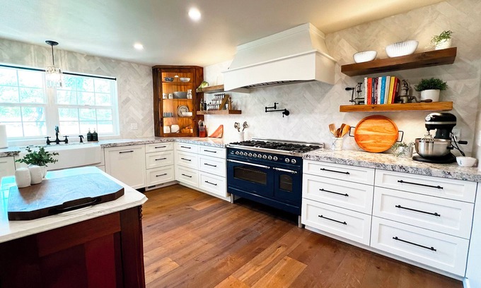 Reno Otro | Stunning 7-Bedroom Ranch House with Pool/Hot Tub & Fire Features – Near Casinos!