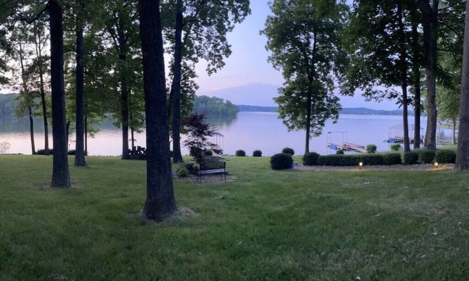 Cadiz Casa | Stunning 7 Bedroom Lake Barkley Home/Hot Tub/Private Dock