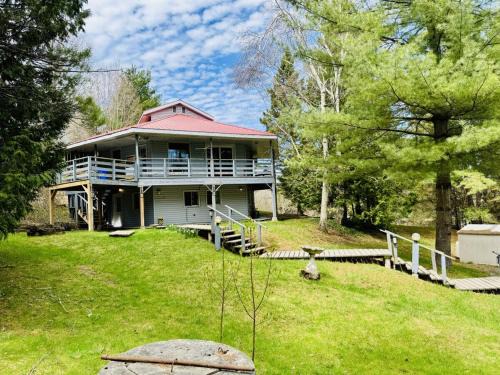 Brighton Casa | Stunning all season Cottage surrounded by nature!