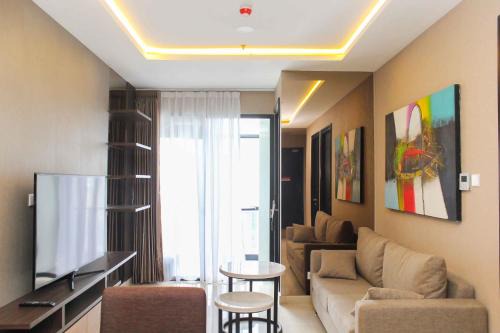 Bendungan Hilir Apartamento | Stunning and Comfy 2BR + Study Room at Sudirman Suites Apartment By Travelio