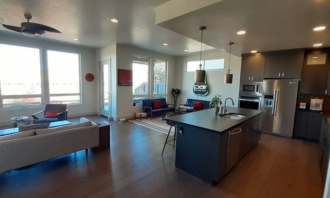 Southeast Boise Casa | Stunning and luxurious 180 degree views, across from Micron, 10 min to downtown!