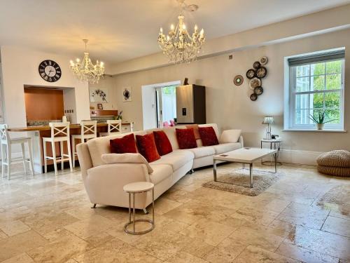 Holworth Casa | Stunning and luxurious Manor House holiday home