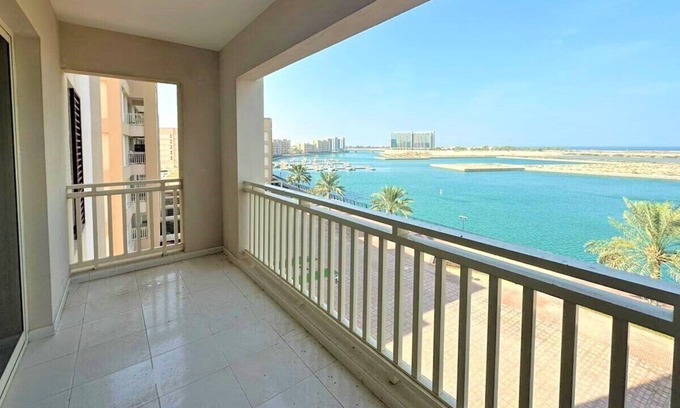 Mina Al Arab Apartamento | Stunning Apartment with Lagoon view in RACK