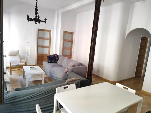 Barrio de La Latina Apartamento | Stunning apartment for 7 pax - CvB