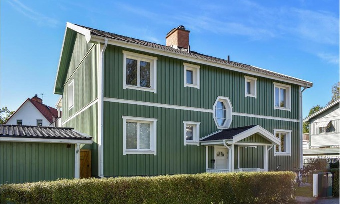 Finspang Apartamento | Amazing apartment in Finspng with WiFi, Outdoor swimming pool and Heated swimming pool
