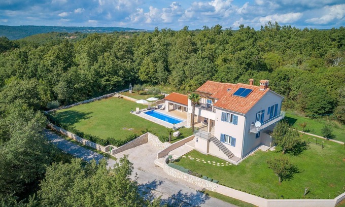 Sveta Nedelja Apartamento | Impresionante apartamento en Labin con.