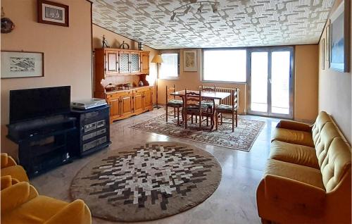 Penne Apartamento | Stunning Apartment In Penne With Wifi