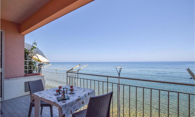 Marina di Caronia Apartamento | Stunning Apartment In Marina Di Caronia