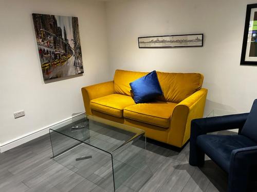 Barnsley Apartamento | Stunning apartment with parking near Barnsley town centre sleeps 4